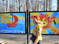 Фотовыставка "На крыльях весеннего ветра" открылась в Лианозовском парке