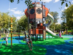 На качелях до Луны: 9 детских площадок на ВДНХ и в парке "Останкино"