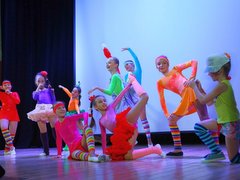 Двадцатипятилетие отметил в Москонцерте образцовый ансамбль танца "Ровесник" Центра культуры "Хорошевский"